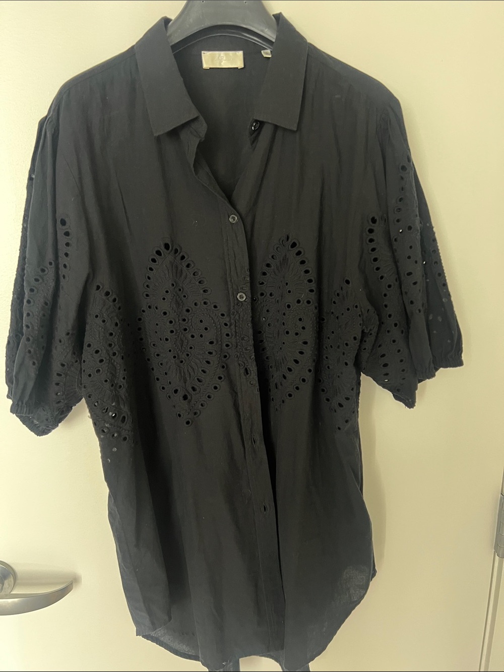 Women’s Black Short-Sleeve Eyelet Button-Up Shirt